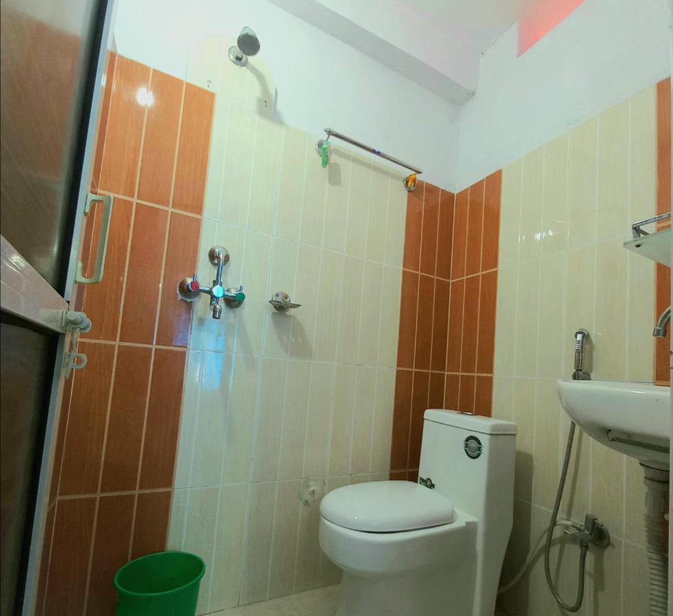 Hotel Aarjan And Restaurant Pokhara Ngoại thất bức ảnh