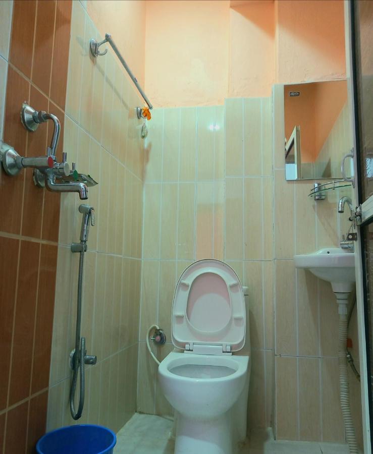 Hotel Aarjan And Restaurant Pokhara Ngoại thất bức ảnh
