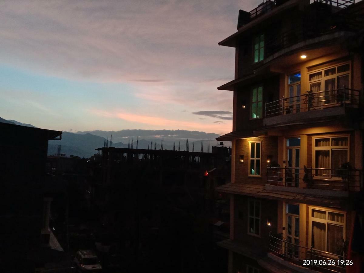 Hotel Aarjan And Restaurant Pokhara Ngoại thất bức ảnh